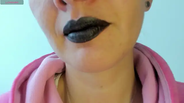 queen fetish online show from April 23, 2:30 pm