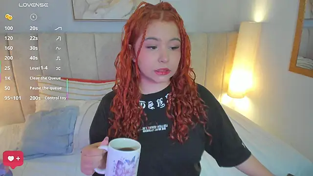 Snapshot of Atenea_cuteee chatting on February 4, 2:06 am Atenea cuteee online show from February 4, 2:06 am