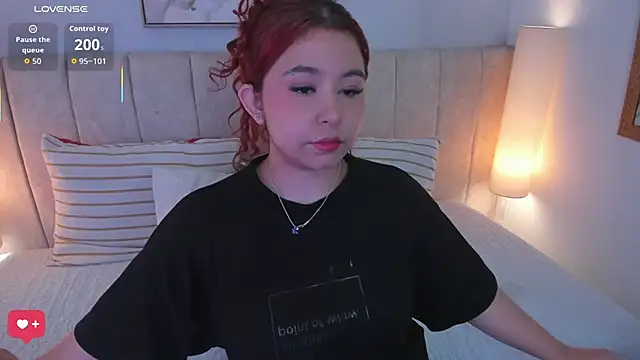 Snapshot of Atenea_cuteee chatting on March 2, 7:10 pm Atenea cuteee online show from March 2, 7:10 pm