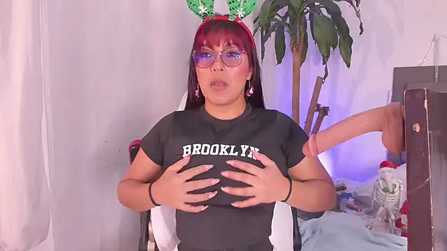Snapshot of evelynjohnsoon chatting on December 11, 2:00 pm evelynjohnsoon online show from December 11, 2:00 pm