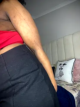 Snapshot of Bustygoddess32 chatting on November 18, 6:40 am Bustygoddess32 online show from November 18, 6:40 am