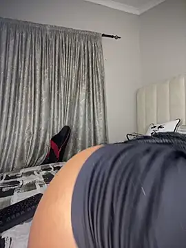 Bustygoddess32 online show from April 24, 12:13 am