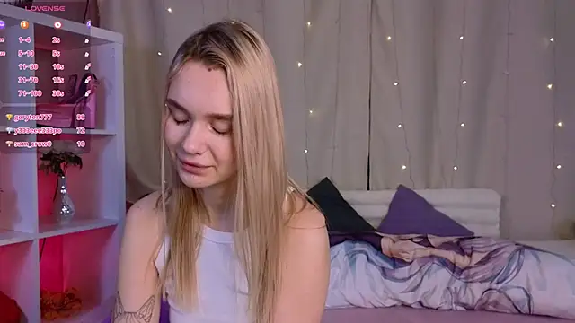 Snapshot of Viena_dias chatting on March 2, 10:24 am Viena dias online show from March 2, 10:24 am