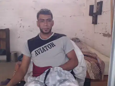 Snapshot of erik_alexander chatting on February 8, 8:53 pm erik alexander online show from February 8, 8:53 pm