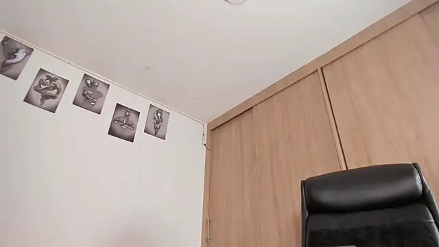 Bambi gurl online show from March 14, 3:15 am