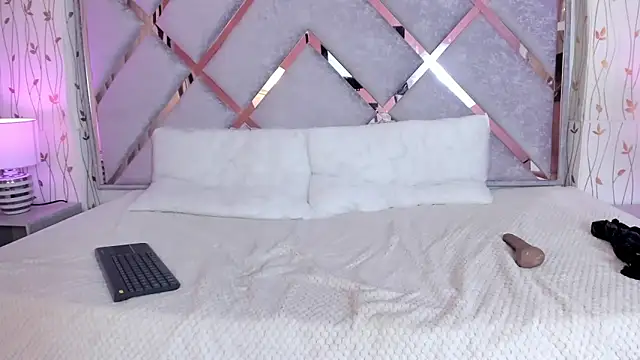 eva loreti online show from February 11, 6:08 am