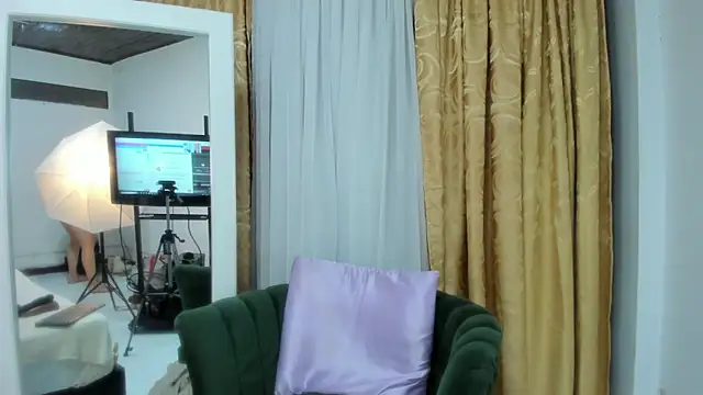 eva loreti online show from February 17, 1:36 am