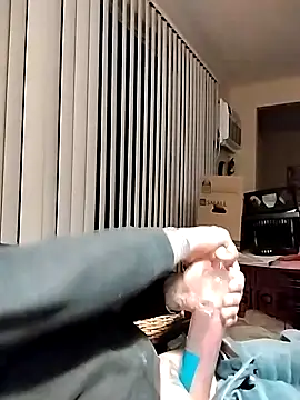 Snapshot of fukurbutt chatting on December 6, 7:54 am fukurbutt online show from December 6, 7:54 am