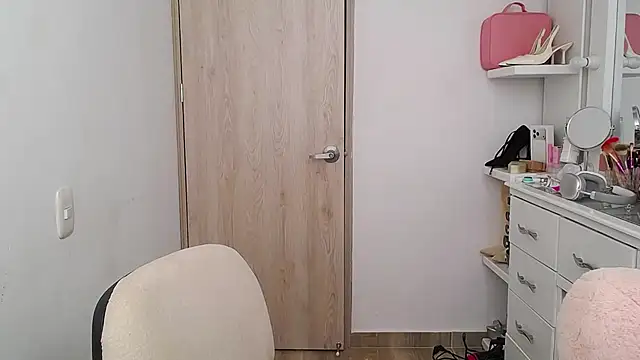 Barbie girl 69 online show from June 20, 6:33 pm