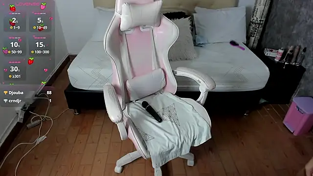 julieth love  online show from December 17, 3:17 pm