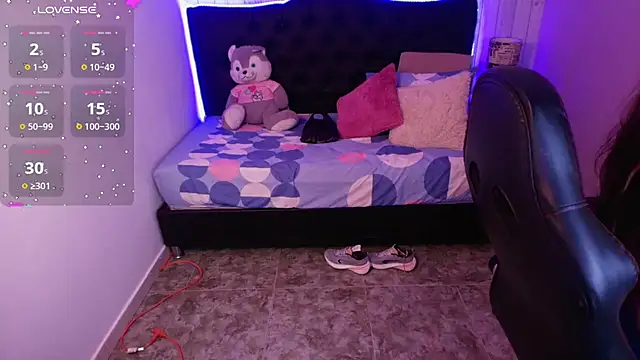 julieth love  online show from November 17, 1:28 pm