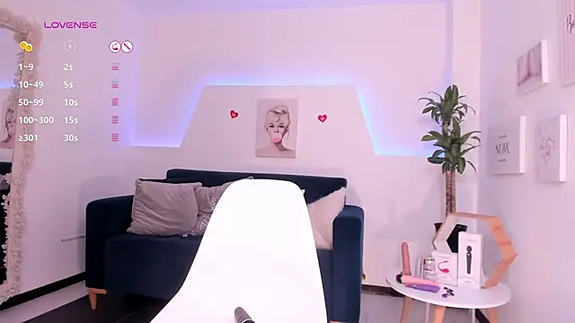 Snapshot of Kim_ev chatting on December 20, 4:42 am Kim ev online show from December 20, 4:42 am