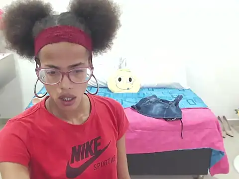 Snapshot of CanellaHotx chatting on December 2, 4:20 pm CanellaHotx online show from December 2, 4:20 pm