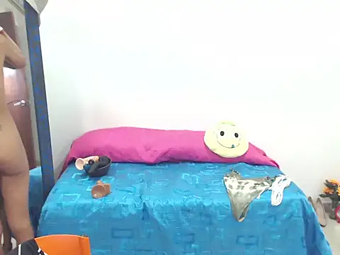 Snapshot of CanellaHotx chatting on December 20, 4:36 pm CanellaHotx online show from December 20, 4:36 pm