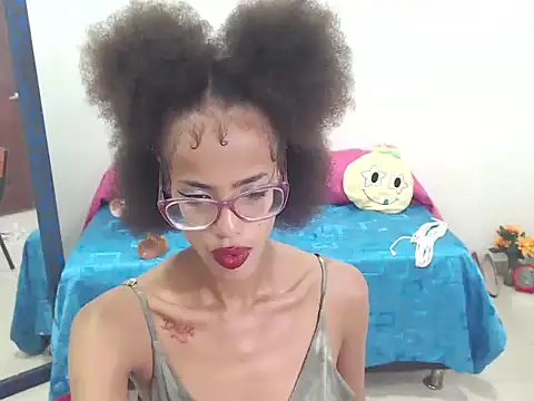 Snapshot of CanellaHotx chatting on December 20, 7:39 pm CanellaHotx online show from December 20, 7:39 pm