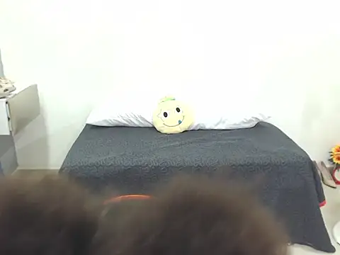 Snapshot of CanellaHotx chatting on December 23, 3:01 pm CanellaHotx online show from December 23, 3:01 pm