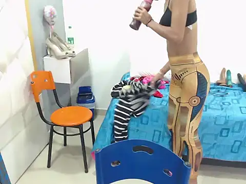 Snapshot of CanellaHotx chatting on December 31, 2:47 pm CanellaHotx online show from December 31, 2:47 pm