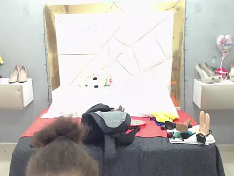 Snapshot of CanellaHotx chatting on January 7, 2:41 pm CanellaHotx online show from January 7, 2:41 pm