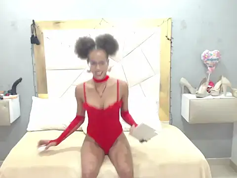 Snapshot of CanellaHotx chatting on February 14, 6:29 pm CanellaHotx online show from February 14, 6:29 pm