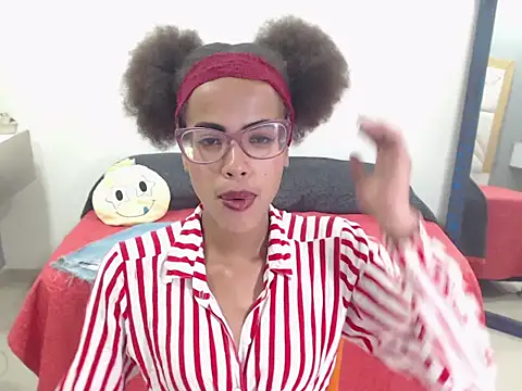 Snapshot of CanellaHotx chatting on March 1, 5:38 pm CanellaHotx online show from March 1, 5:38 pm