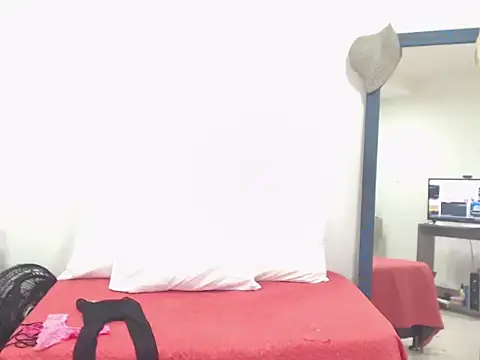 Snapshot of CanellaHotx chatting on March 10, 6:01 pm CanellaHotx online show from March 10, 6:01 pm