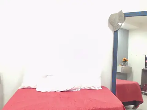 Snapshot of CanellaHotx chatting on March 10, 9:07 pm CanellaHotx online show from March 10, 9:07 pm