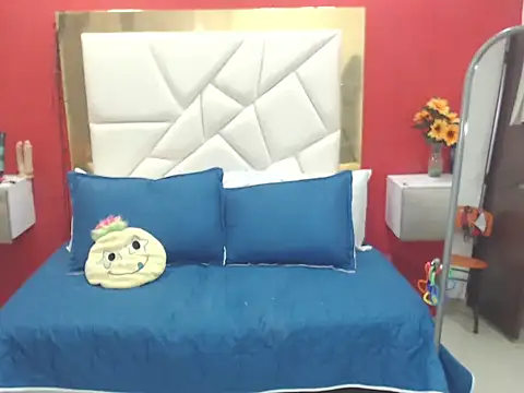 Snapshot of CanellaHotx chatting on September 9, 4:06 pm CanellaHotx online show from September 9, 4:06 pm