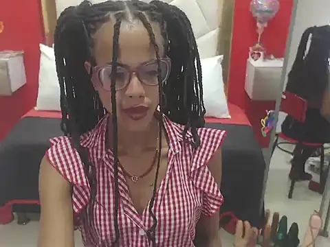 Snapshot of CanellaHotx chatting on October 16, 3:46 pm CanellaHotx online show from October 16, 3:46 pm