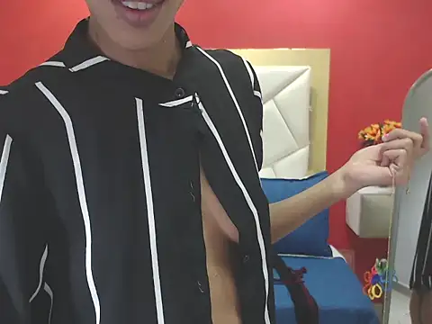 Snapshot of CanellaHotx chatting on October 20, 3:01 pm CanellaHotx online show from October 20, 3:01 pm