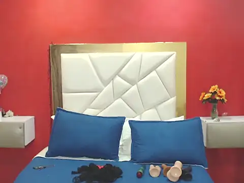 Snapshot of CanellaHotx chatting on October 25, 5:30 pm CanellaHotx online show from October 25, 5:30 pm