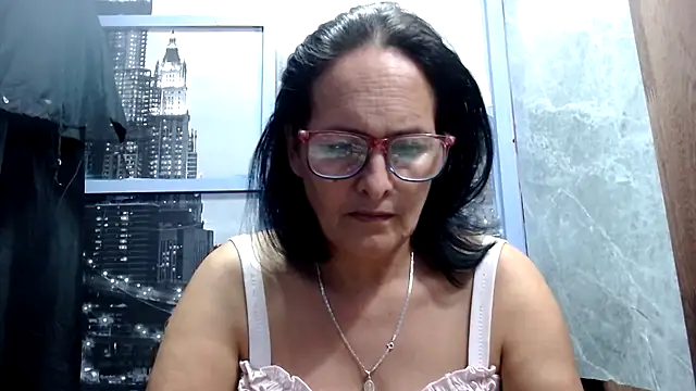 Nastylatinaxxx online show from April 18, 10:10 pm