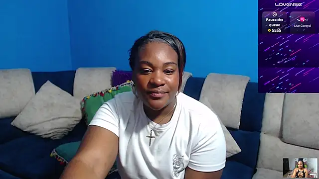 Snapshot of the_pearl199 chatting on February 9, 6:43 am the pearl199 online show from February 9, 6:43 am