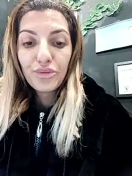 Snapshot of RileyLanna chatting on December 23, 10:24 am RileyLanna online show from December 23, 10:24 am