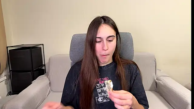 AliceKolltt online show from February 8, 4:43 pm