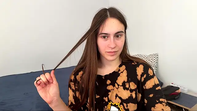 AliceKolltt online show from April 18, 8:40 am