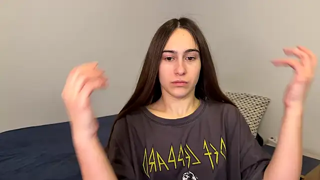 AliceKolltt online show from May 1, 9:30 pm
