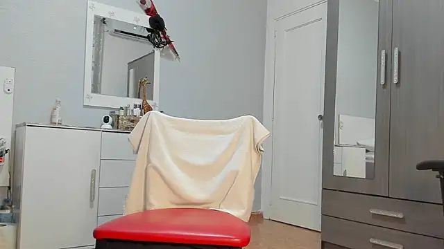 Snapshot of anisialuna_ chatting on February 19, 10:12 am anisialuna online show from February 19, 10:12 am