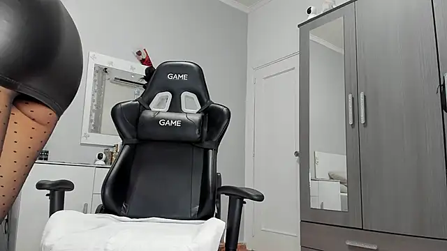 Snapshot of anisialuna_ chatting on February 25, 6:58 am anisialuna online show from February 25, 6:58 am