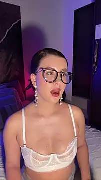 EmaSaenz online show from December 22, 9:01 pm