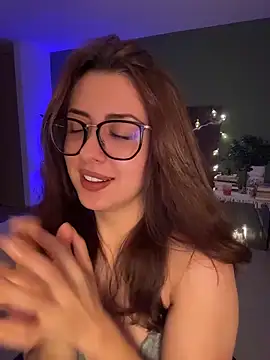 Snapshot of EmaSaenz chatting on June 11, 2:53 am EmaSaenz online show from June 11, 2:53 am