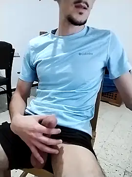 Snapshot of Zoro_23cm chatting on November 15, 10:15 pm Zoro 23cm online show from November 15, 10:15 pm