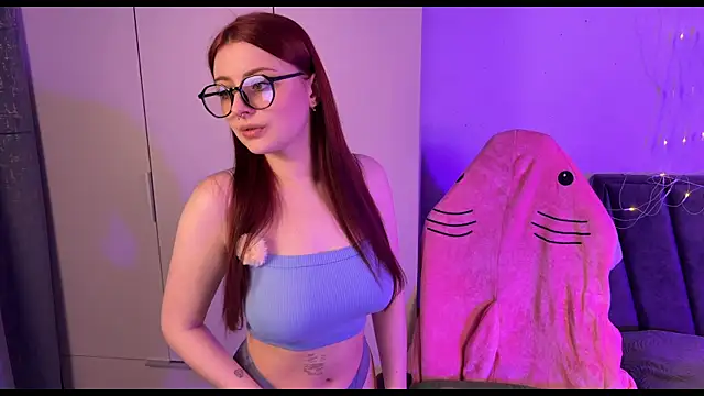 Snapshot of RozieRose chatting on October 1, 4:51 am RozieRose online show from October 1, 4:51 am