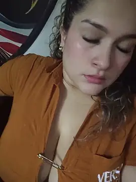 Snapshot of Sara_smiiith211 chatting on May 23, 12:49 am Sara smiiith211 online show from May 23, 12:49 am