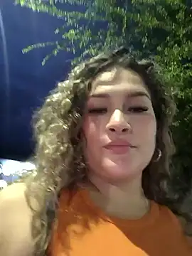 Snapshot of Sara_smiiith211 chatting on May 27, 11:35 pm Sara smiiith211 online show from May 27, 11:35 pm