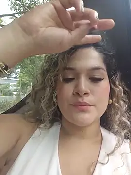 Snapshot of Sara_smiiith211 chatting on June 7, 6:33 pm Sara smiiith211 online show from June 7, 6:33 pm