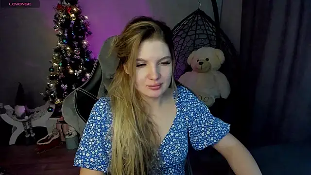 Snapshot of lily_williamss chatting on December 23, 6:11 am lily williamss online show from December 23, 6:11 am