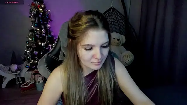 Snapshot of lily_williamss chatting on December 28, 2:33 am lily williamss online show from December 28, 2:33 am