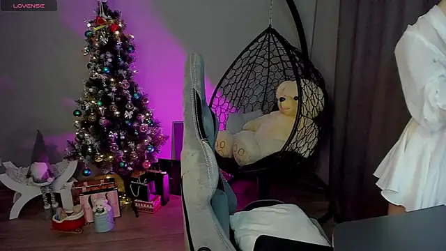 Snapshot of lily_williamss chatting on January 10, 12:06 am lily williamss online show from January 10, 12:06 am