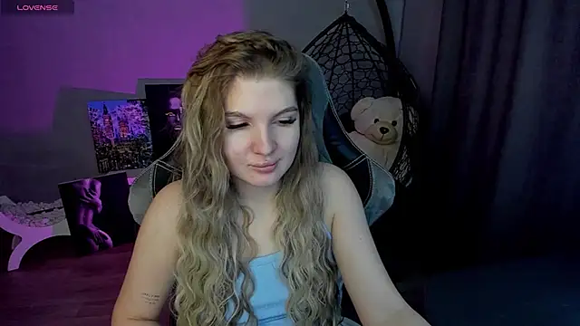 Snapshot of lily_williamss chatting on January 19, 3:18 am lily williamss online show from January 19, 3:18 am