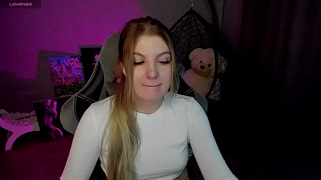 Snapshot of lily_williamss chatting on January 21, 3:15 am lily williamss online show from January 21, 3:15 am